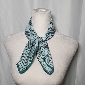 💚  Georgiou  square  scarf  21X20